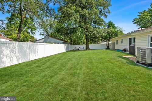 1268 Redwood Ct, Herndon VA  20170-3634 exterior