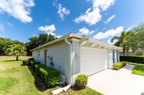 200 Lake Forest Way, Fort Pierce, FL 34986-1786