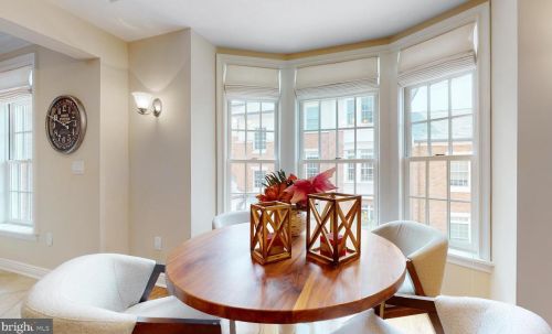 221 Victoria Mews, Princeton NJ  08542-3748 exterior