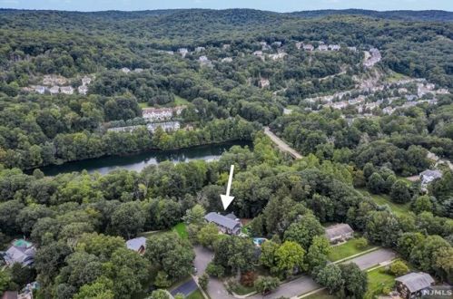 32 Brandywine Pl, Oakland NJ  07436-2321 exterior