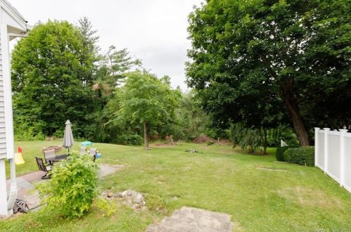 308 Twin Lakes Rd, North Branford CT  06471-1220 exterior