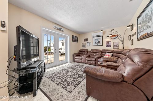 2002 Ivy Dr, Cocoa FL 32922-5439 exterior