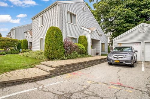 101 Sunfish Lndg, Mohegan Lake, NY 10547-1219
