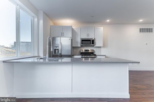 1009 3rd St, Philadelphia, PA 19123-1507
