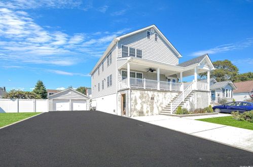 64 Orchard St, North Lindenhurst, NY 11757-5703