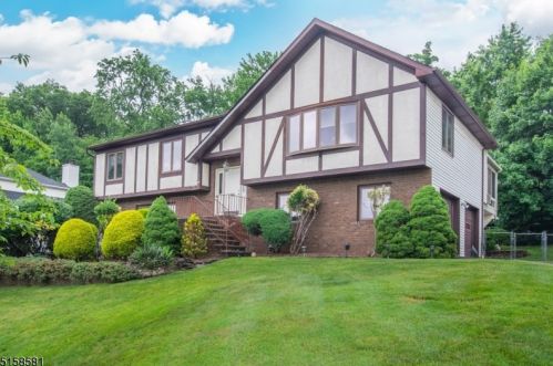 60 Verbickas Dr, West Paterson, NJ 07424-3720