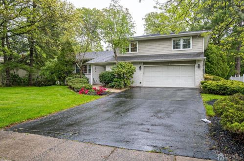 8 Delaware Dr, East Brunswick, NJ 08816-3255