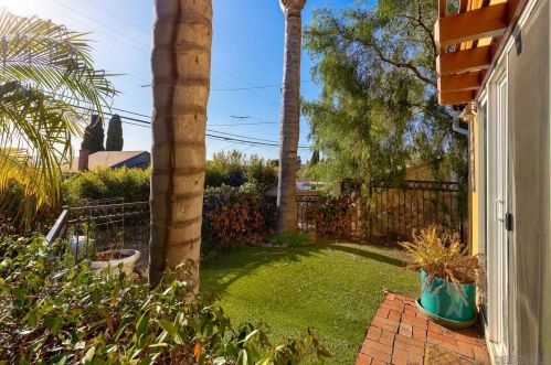 1662 Linwood St, San Diego CA  92110-3740 exterior