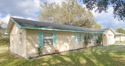 7504 Donlon Rd, Fort Pierce, FL 34951-1742