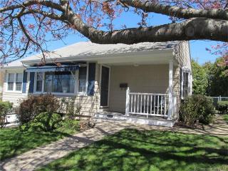 120 Morse Ave, Groton, CT 06340-5145