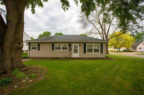 904 Wisconsin St, Waterloo, IA 50702-1827