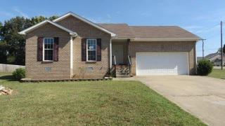 423 Faulkner Dr, Clarksville, TN 37042-1338