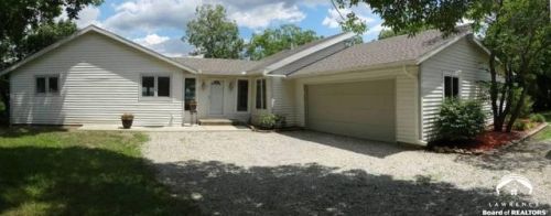 8289 Mike O Vince Rd, Ozawkie, KS 66070-4095