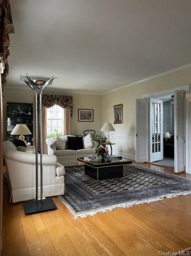 28 Parkway Cir, Mount Vernon NY  10552-1916 exterior