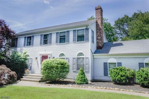 7 Rockwell Rd, Belvidere, NJ 07823-2502