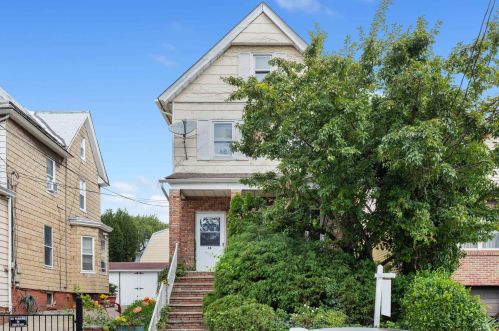 33 43rd St, Bayonne, NJ 07002-4805