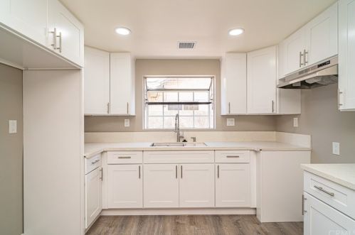 5477 Myrtle Ave, Long Beach CA 90807-2440 exterior