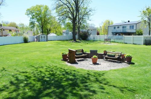 317 New Durham Rd, Piscataway NJ  08854-5311 exterior