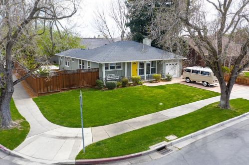 1907 Kentucky St, Redwood City, CA 94061-3221