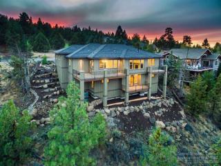 3323 Fairway Hts Dr, Bend OR  97701-6826 exterior