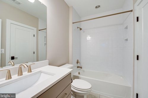 506 West St, Falls Church VA  22046-2846 exterior