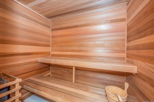 94 Haights Cross Rd, Chappaqua NY  10514-2911 exterior