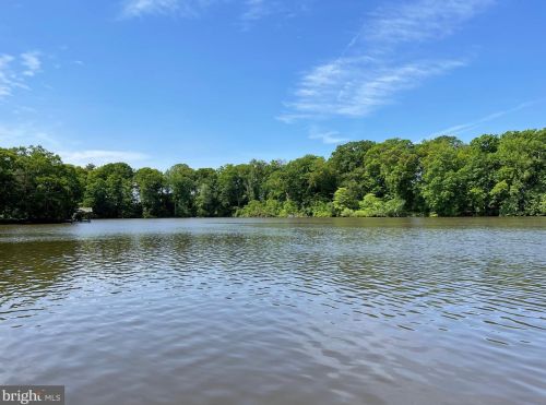 61 Lakeview Dr, Pilesgrove NJ 08098-2081 exterior