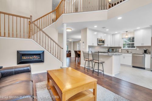 71 Tanya Cir, Tinton Falls NJ 07712-7914 exterior