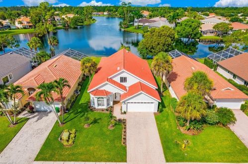 7579 Berkshire Pines Dr, Naples FL  34104-9445 exterior