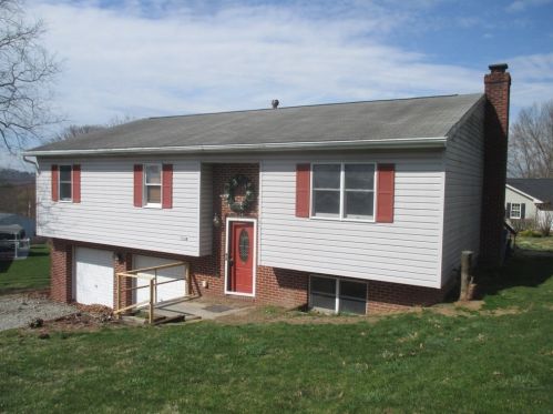 3419 Glenwood Dr, New Kensington, PA 15068-2215