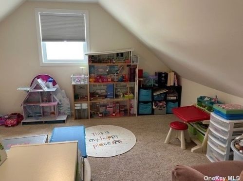 190 31 St, North Lindenhurst NY 11757-3216 exterior