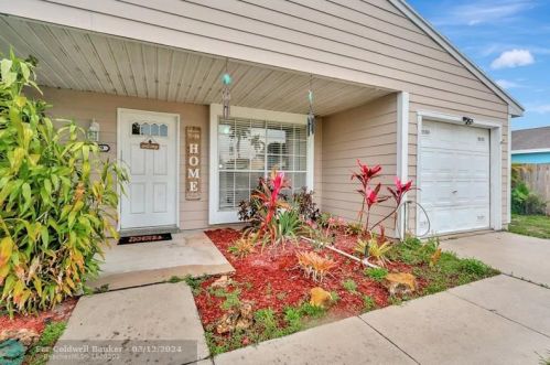10579 Bobbie Ln, West Palm Beach FL  33411-3042 exterior