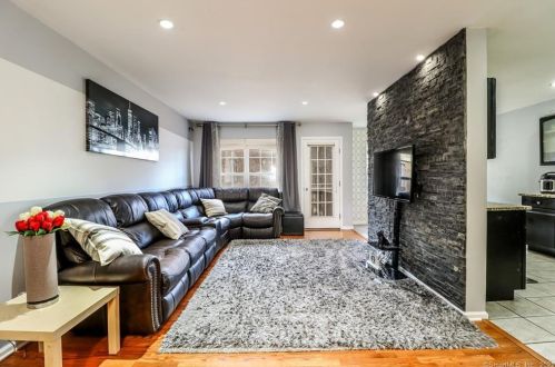 1307 Eaton Ct, Danbury, CT 06811-4054