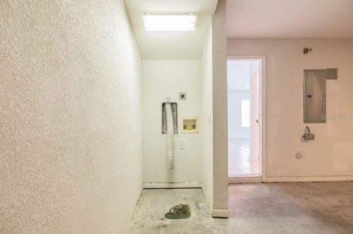 87 16th St, Saint Petersburg FL  33705-1600 exterior