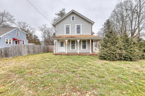 1082 Violet Ave, Hyde Park, NY 12538-1684