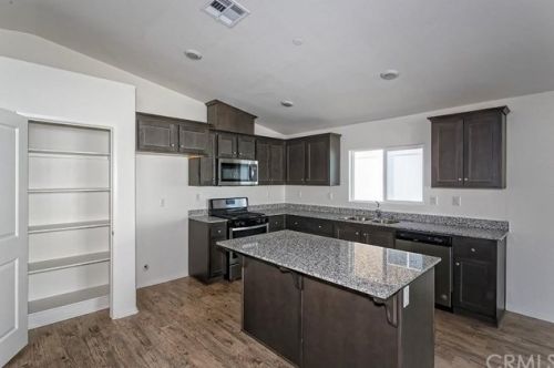 670 Bowen Rd, Perris CA  92570-3400 exterior