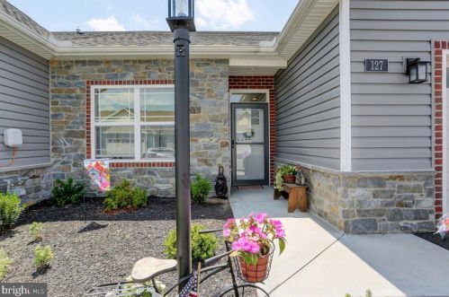 127 Cardinal Dr, Lees Cross Roads, PA 17257-9585