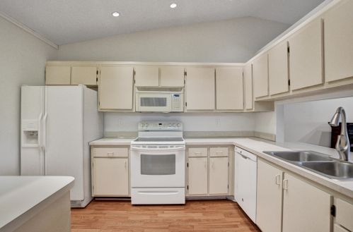 7 Farnworth Dr, Boynton Beach FL  33426-8121 exterior