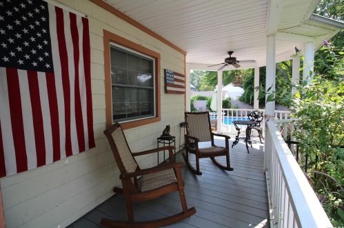 77 Alton Rd, Babylon, NY 11702-3639