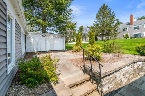 124 Hilltop Pl, New London NH  03257-5412 exterior