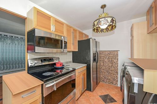 58 Maple St, Central Islip NY  11722-3105 exterior