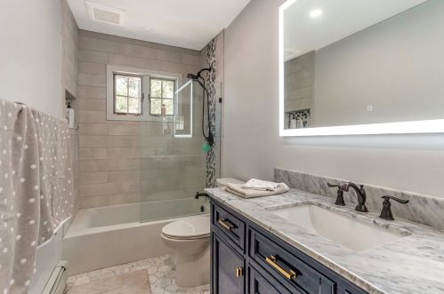 6 Stuart Ct, Huntington Station NY  11746-4237 exterior