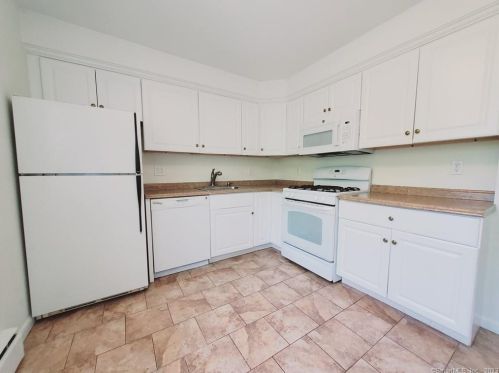 21 Willowbrook Ct, Stamford, CT 06902-6228