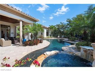 2202 Miramonte Way, Naples FL  34105-3074 exterior