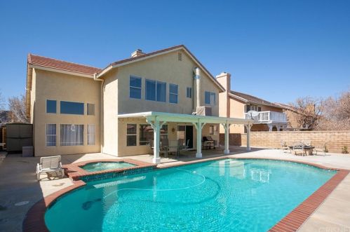 42320 Aaron Ct, Lancaster CA 93536-1266 exterior