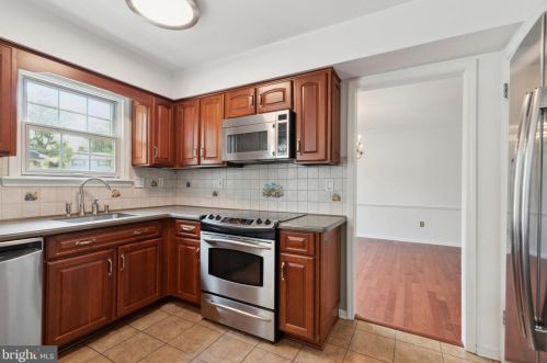 1526 Megan Cir, Blue Bell PA  19422-3625 exterior