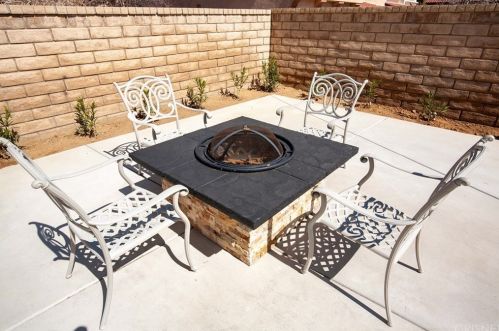 42320 Aaron Ct, Lancaster CA 93536-1266 exterior