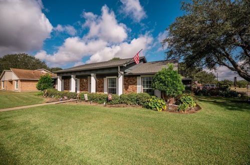 300 Green Ave, Palacios, TX 77465-3214