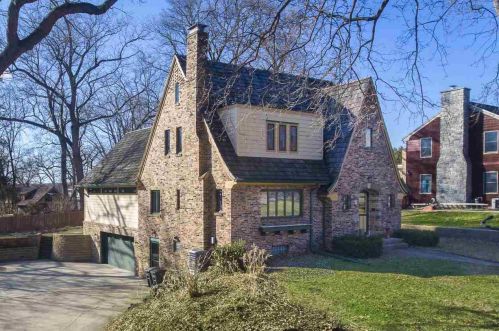 303 Lake View Ave, Lake Mills, WI 53551-1432