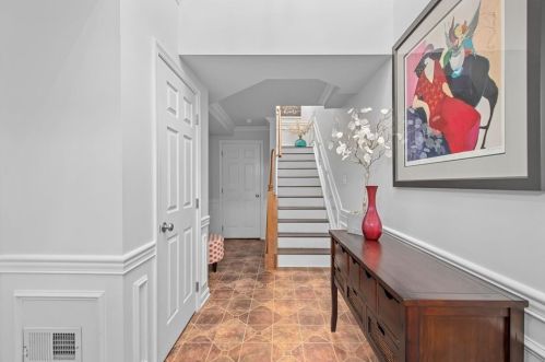 933 Montclair Dr, Moon Twp, PA 15108-9384